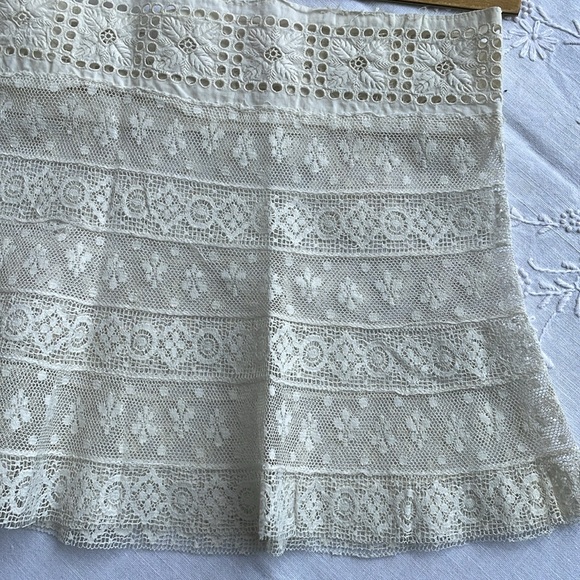 Antique Edwardian/Victorian patterned lace for skirt/dress hem - Picture 7 of 12